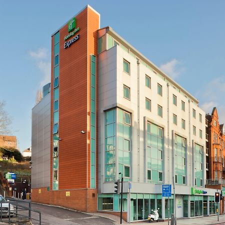 Holiday Inn Express London-Swiss Cottage Екстериор снимка