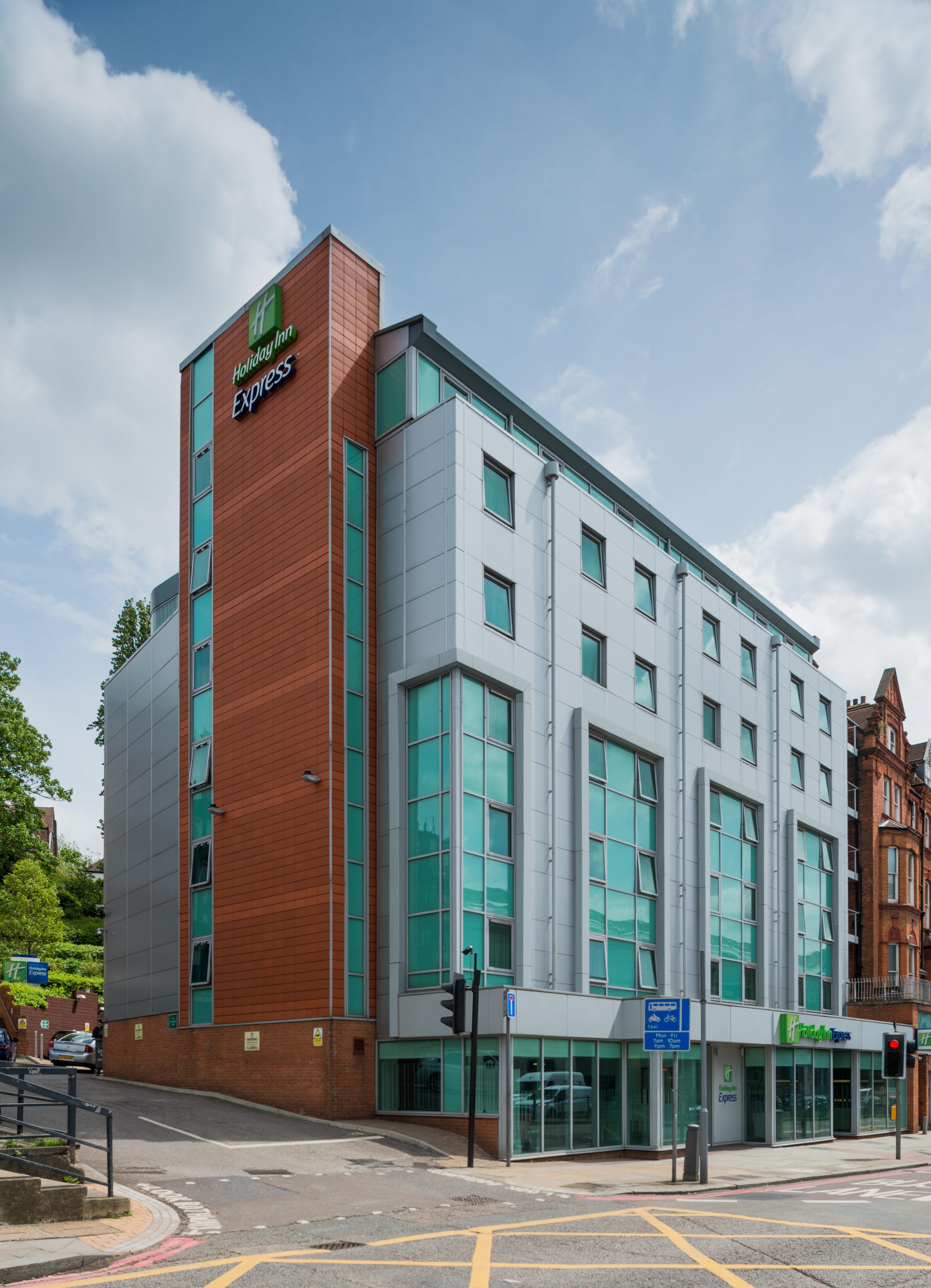 Holiday Inn Express London-Swiss Cottage Екстериор снимка