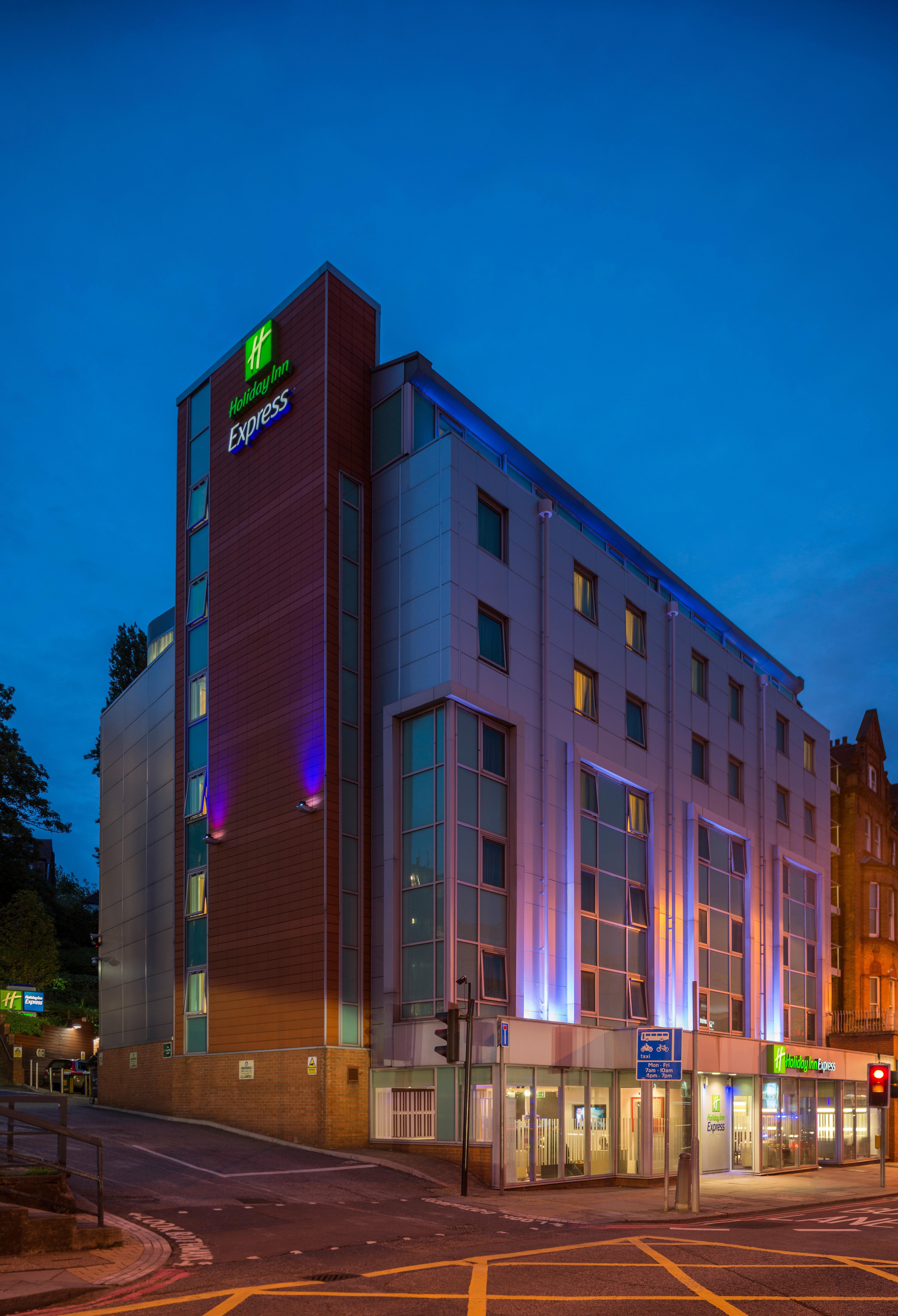 Holiday Inn Express London-Swiss Cottage Екстериор снимка