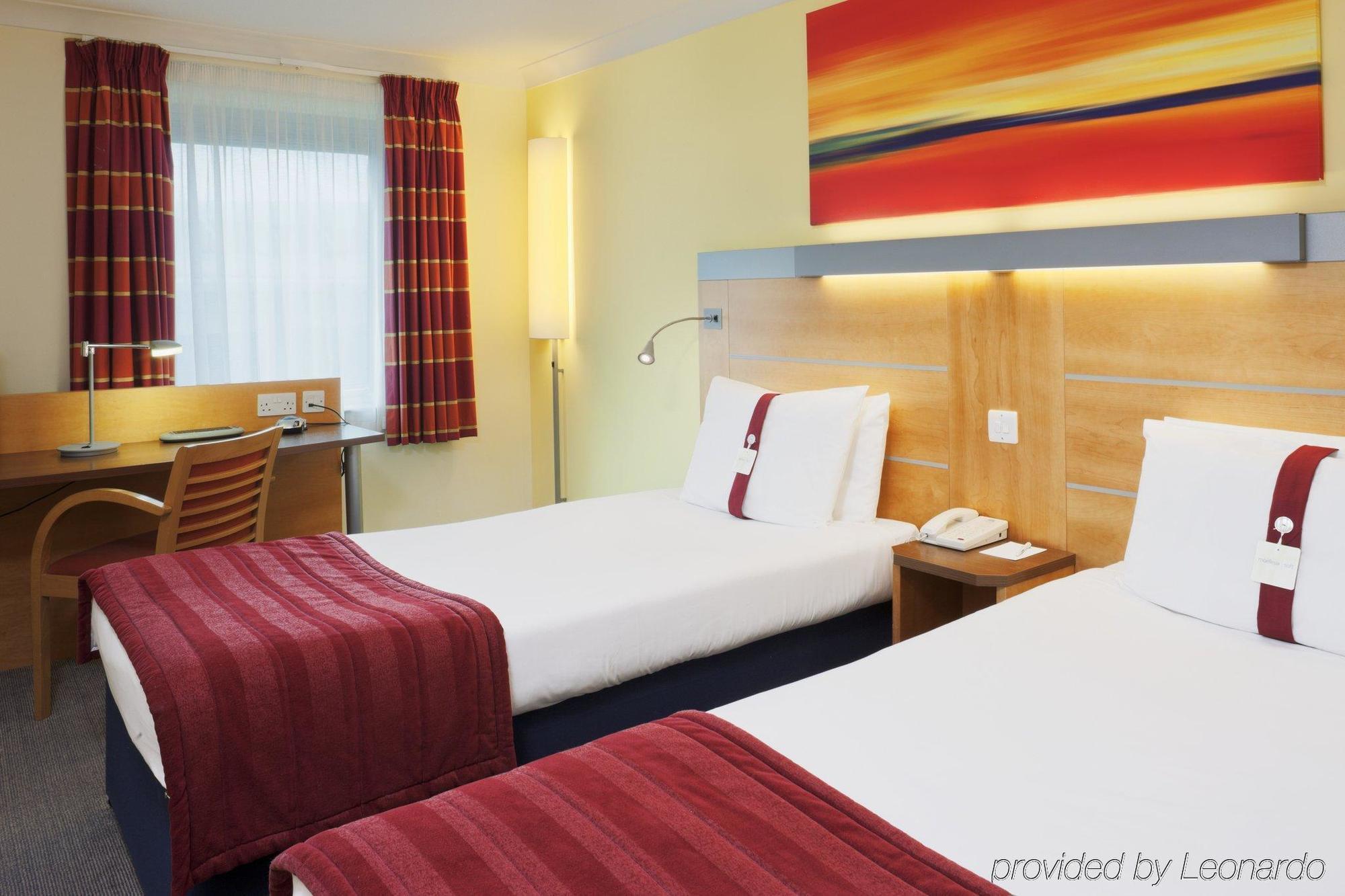 Holiday Inn Express London-Swiss Cottage Стая снимка