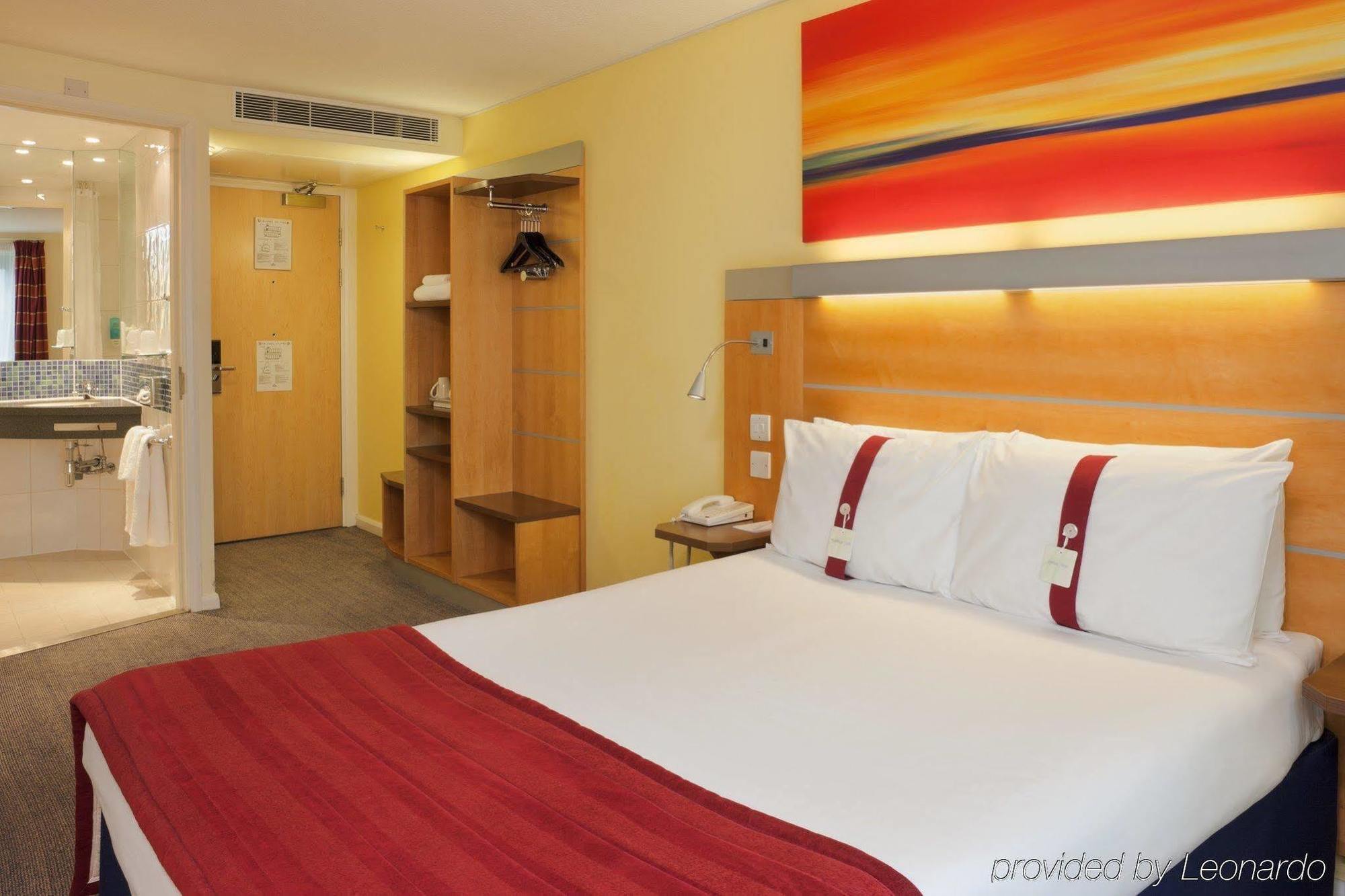 Holiday Inn Express London-Swiss Cottage Стая снимка